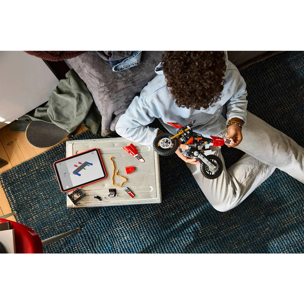 LEGO® Technic: Ducati Desmo450 MX Factory мотоциклет (42238) изображение 9