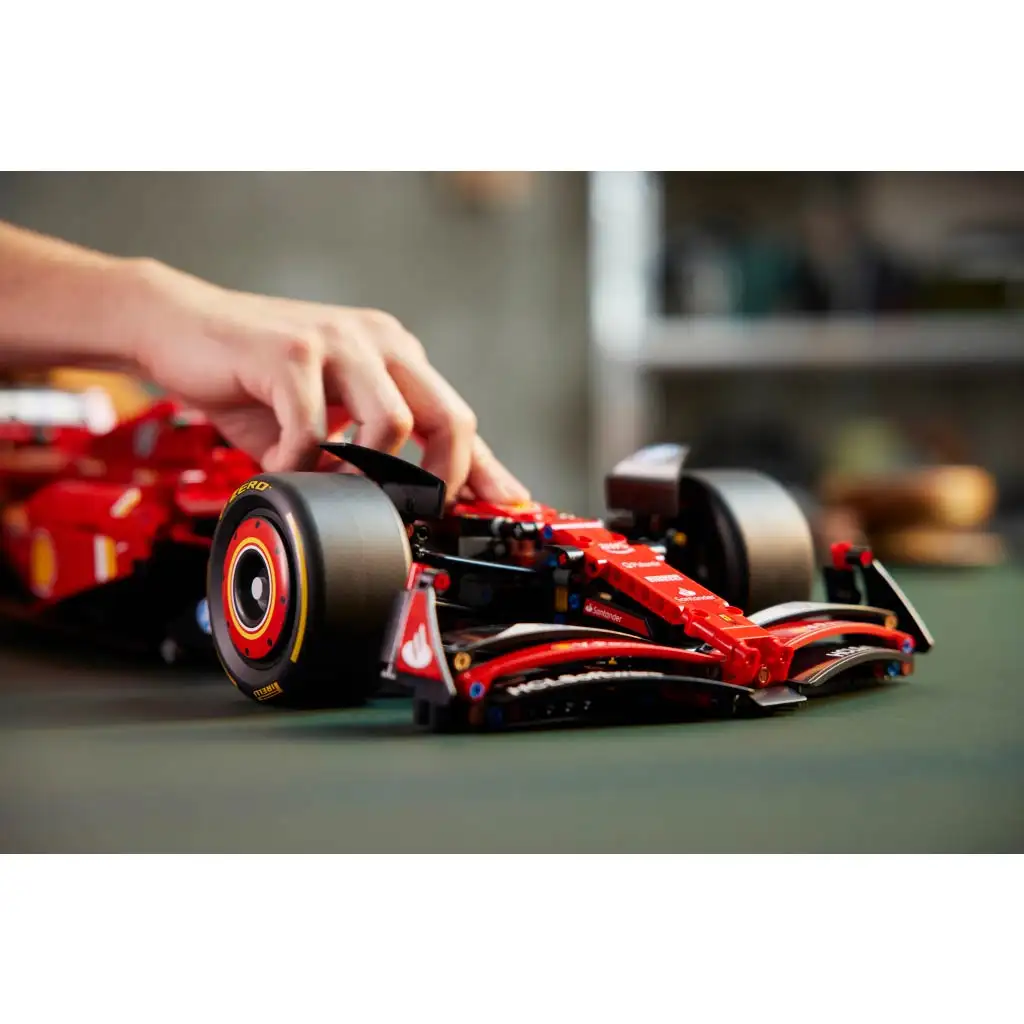 LEGO® Technic: Ferrari SF-24 F1 кола (42207) изображение 4