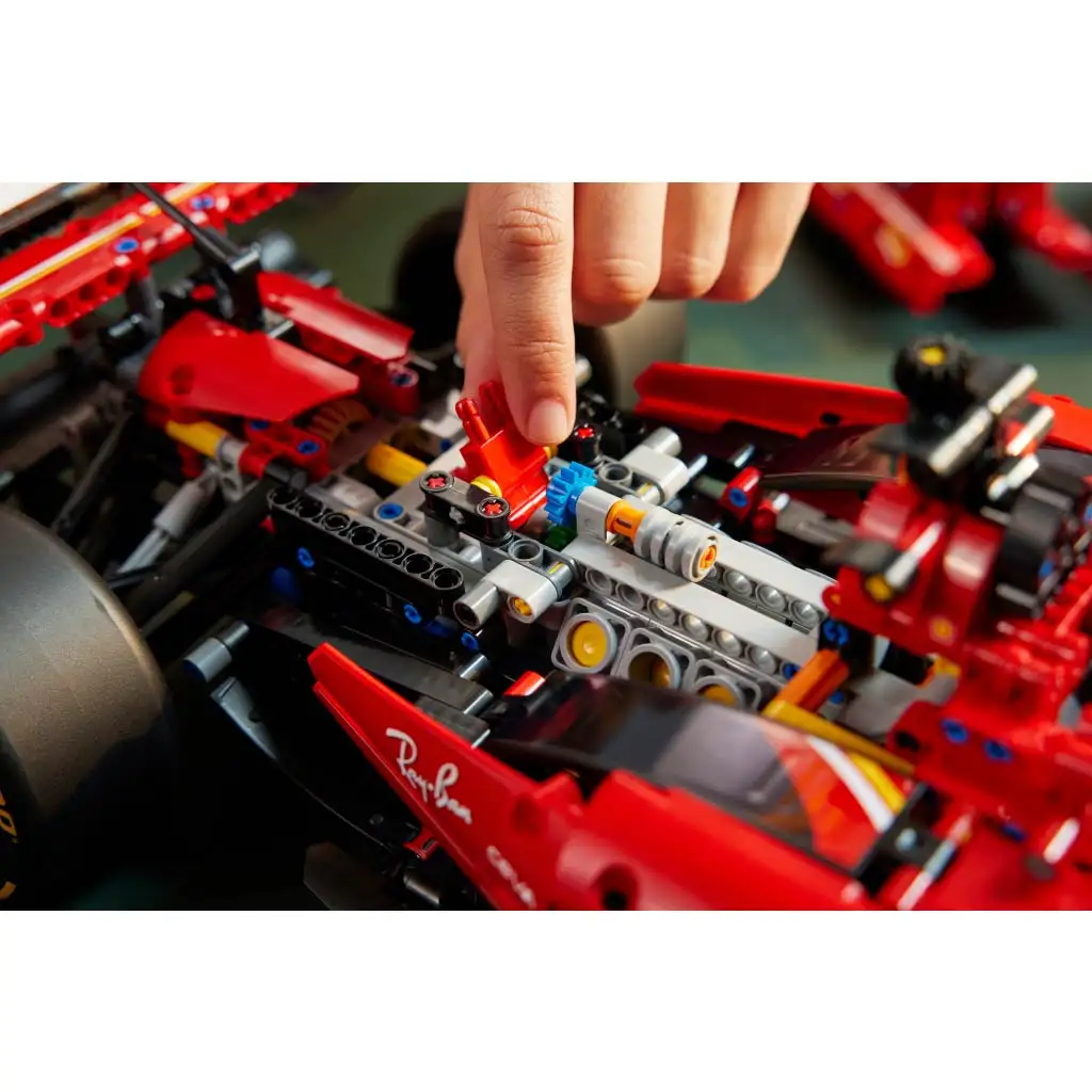 LEGO® Technic: Ferrari SF-24 F1 кола (42207) изображение 5