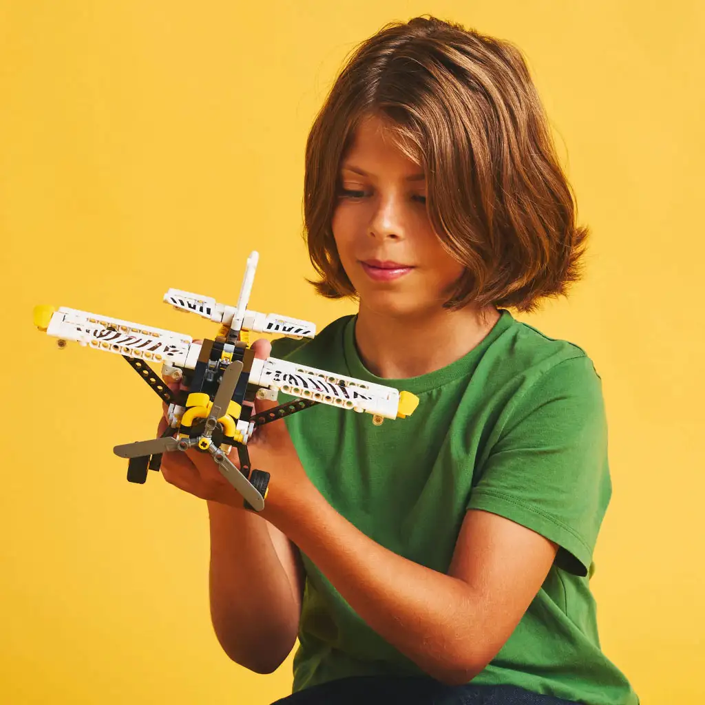 LEGO® Technic: Малък самолет (42198) изображение 3