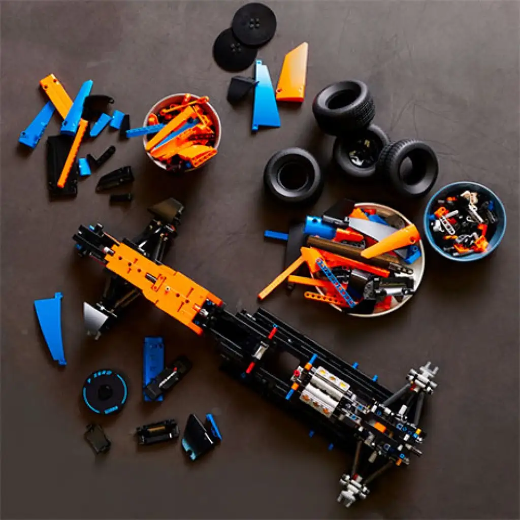 LEGO® Technic: McLaren Formula 1™ състезателен автомобил (42141) изображение 6