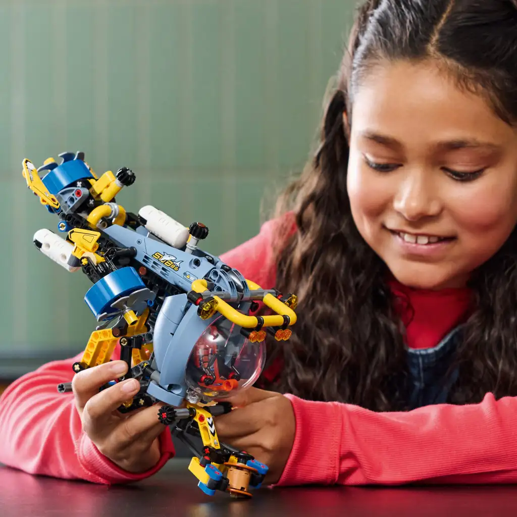 LEGO® Technic: Подводен изследователски подводница (42201) изображение 4