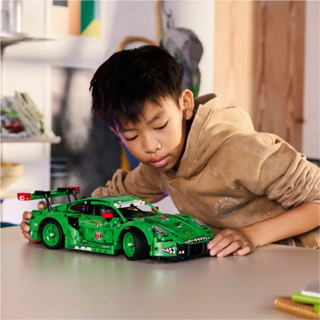 LEGO® Technic: Porsche 911 GT3 R REXY AO Racing кола (42224) изображение 5