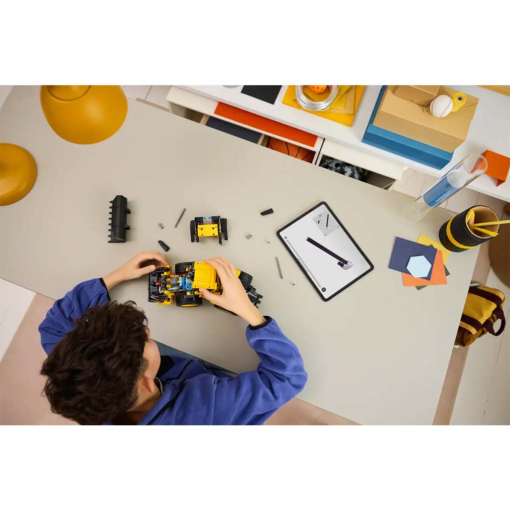LEGO® Technic: Volvo L120 електрически колесен товарач (42209) изображение 8