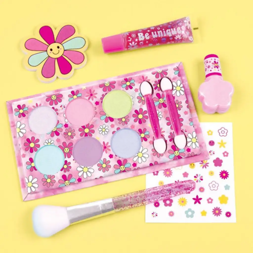 Make it Real: Blooming Beauty комплект за грим с цветя изображение 2