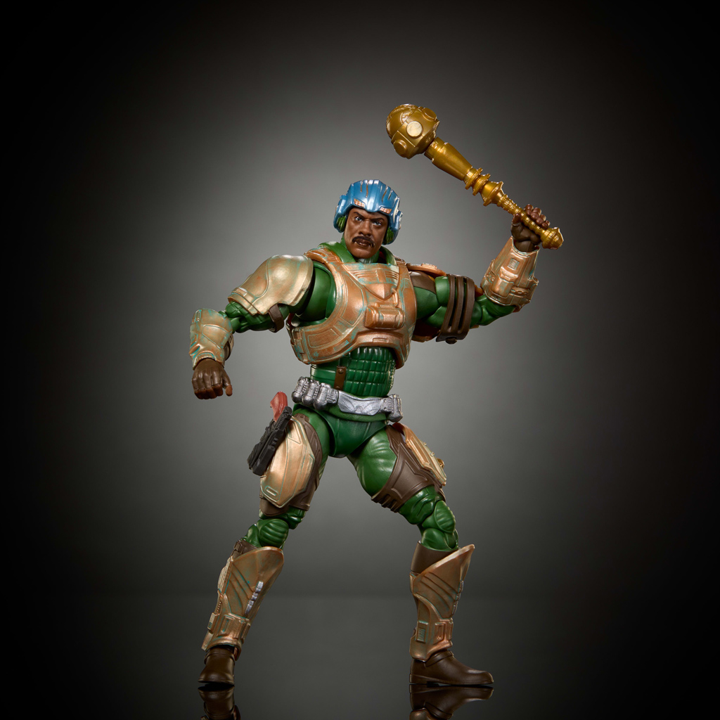 Masters of the Universe: Защитниците на вселената Фигура на Man-At-Arms с броня и аксесоари 16,5 см - Mattel изображение 3