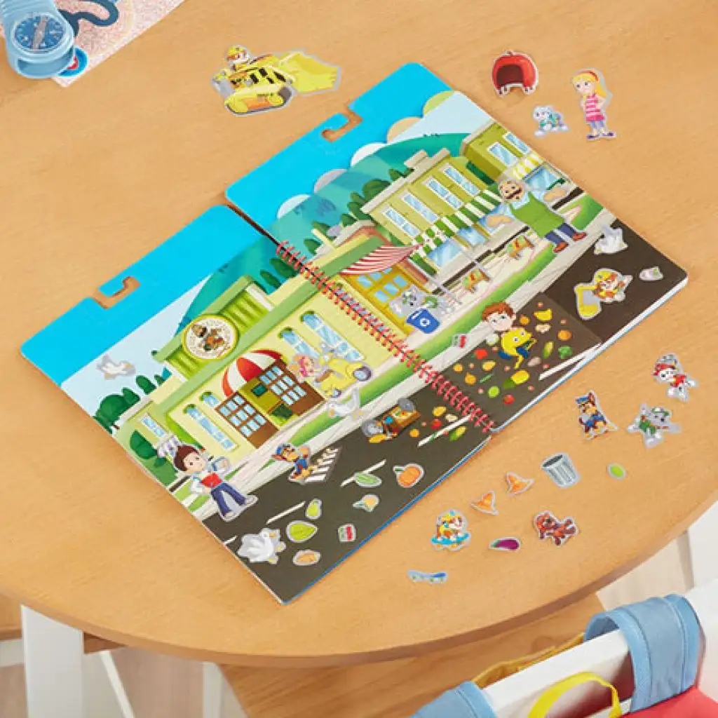 Melissa & Doug: Патрул на пауните Календарен албум с повторно използваеми стикери изображение 3