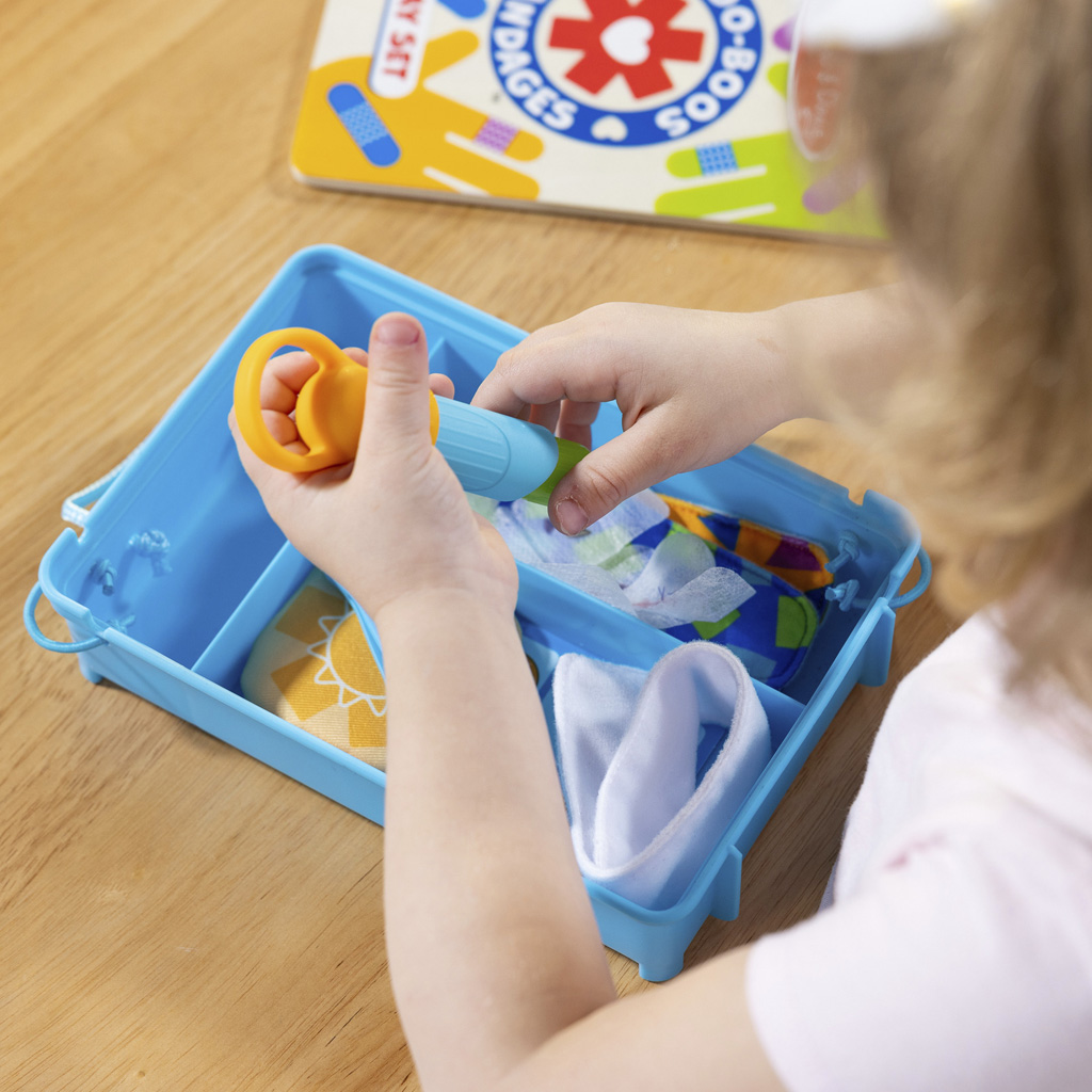 Melissa&Doug: Boo-boos & Bandages комплект за първа помощ - Spin Master изображение 4