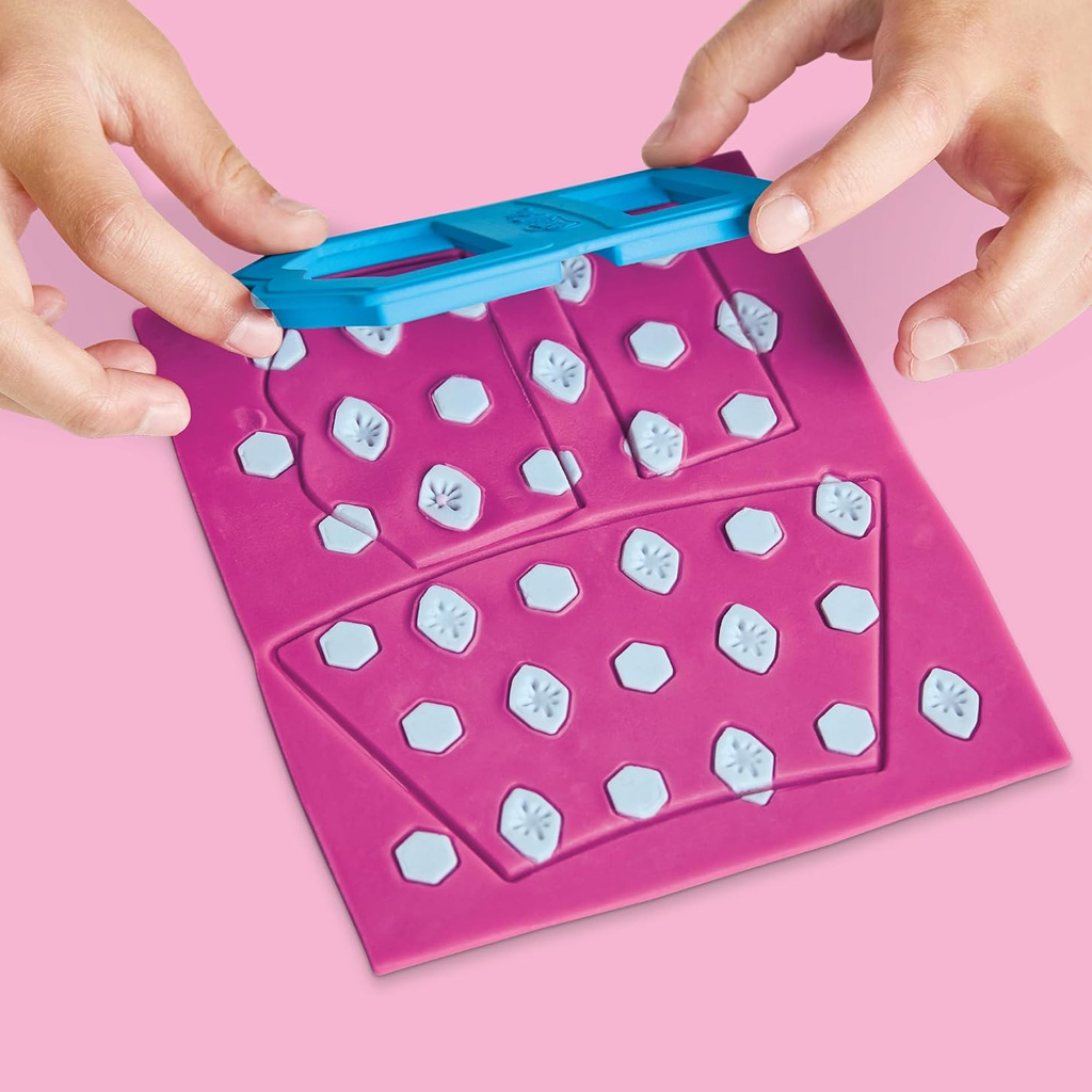 Play-Doh: Barbie Блестящи бижута и ленти от глина с кукла – Hasbro изображение 3