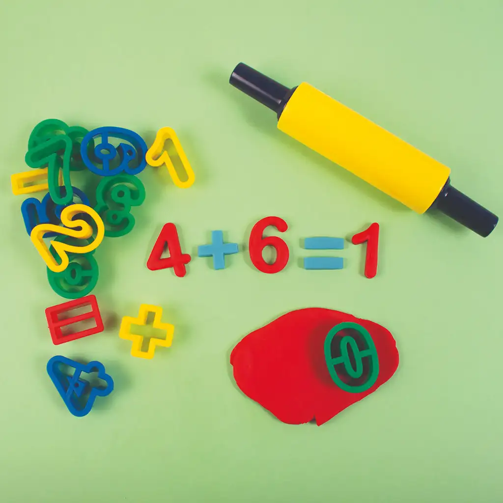 PlayBox: Комплект за моделиране на пластилин с форми за изрязване и точилка 42 бр. изображение 3