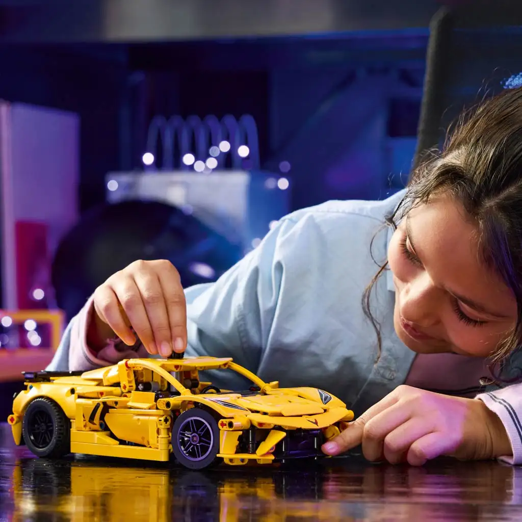 LEGO® Technic: Chevrolet Corvette Stingray (42205) изображение 4
