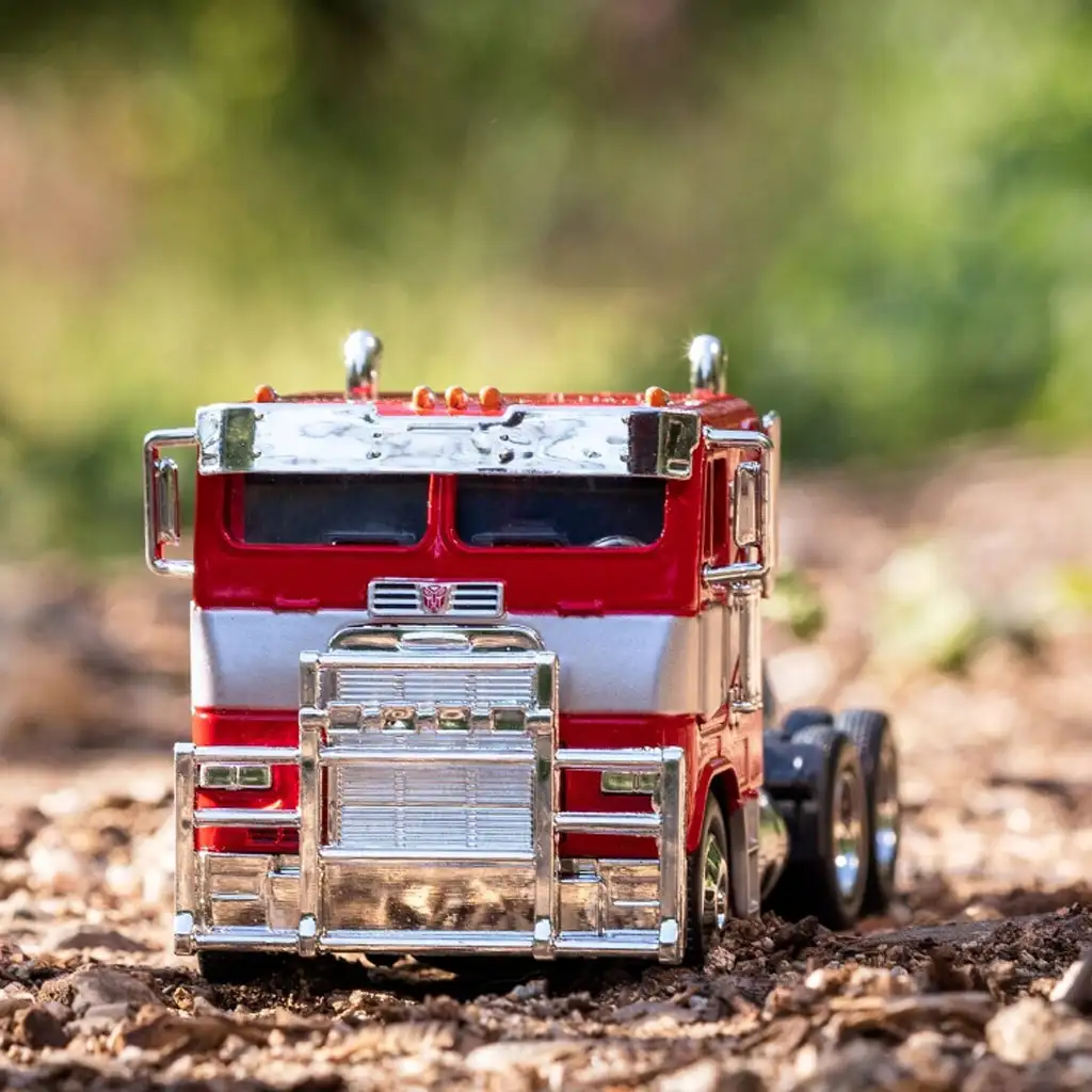 Transformers: Оптимус Прайм T7 метален автомобилен модел 1/32 - Simba Toys изображение 8