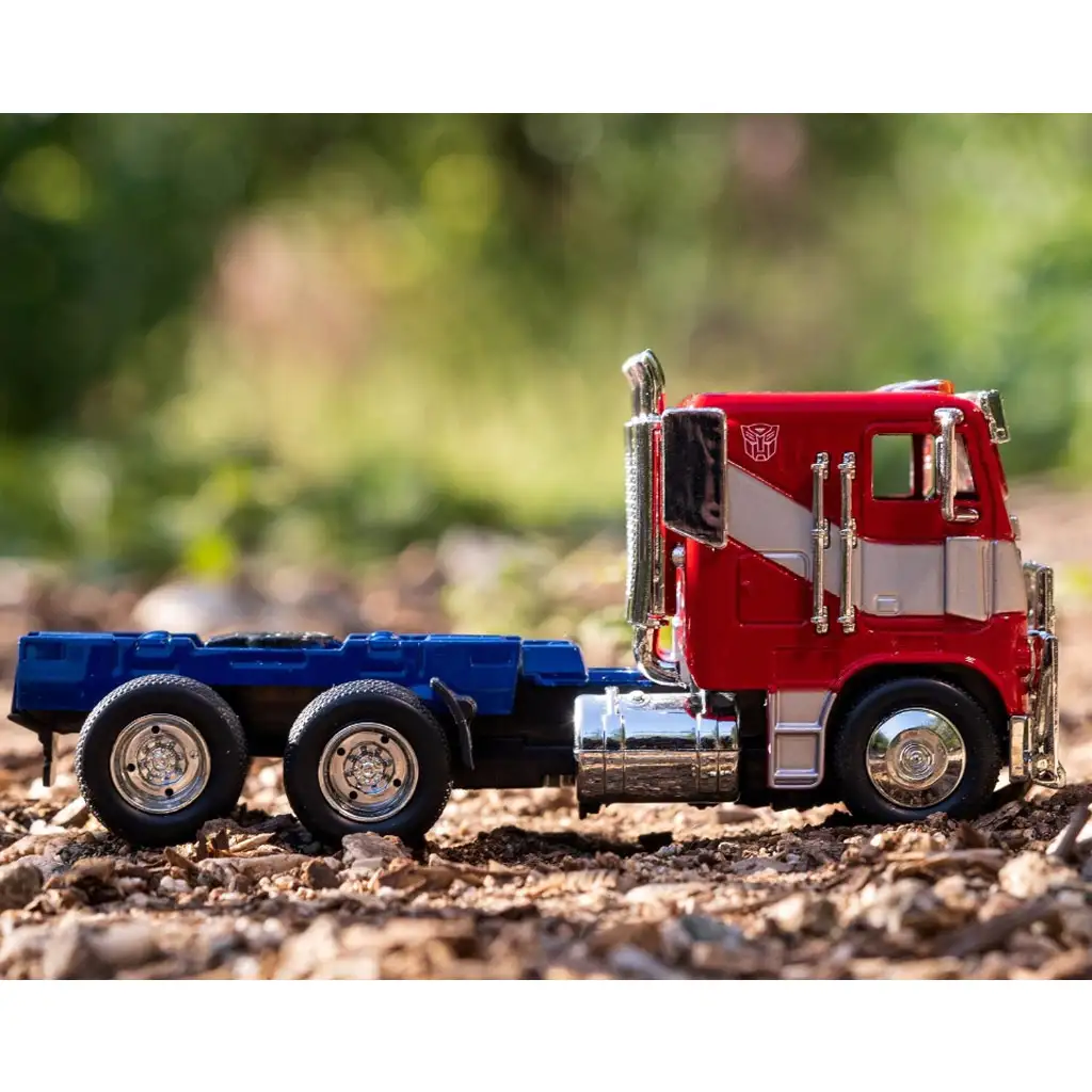 Transformers: Оптимус Прайм T7 метален автомобилен модел 1/32 - Simba Toys изображение 9