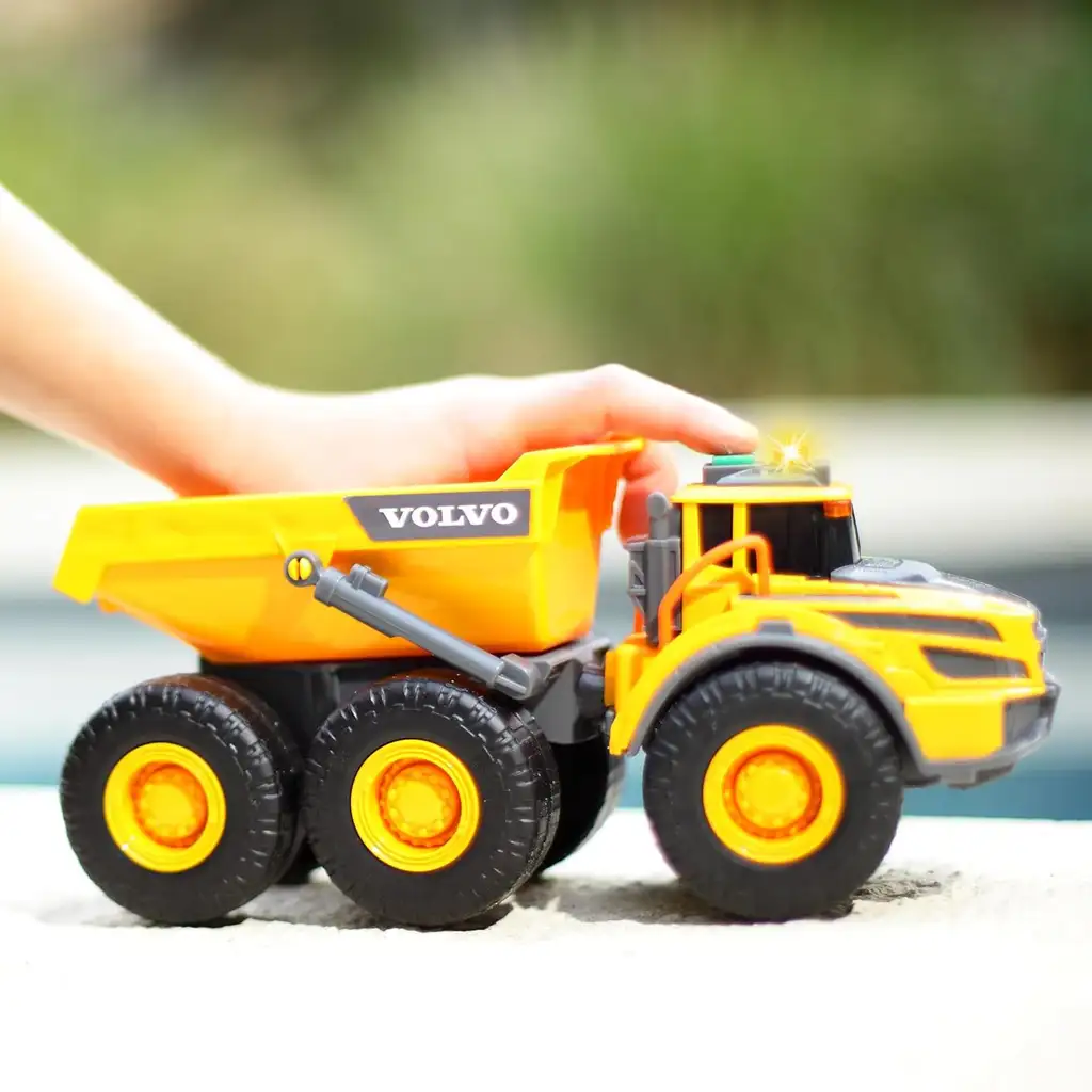 Volvo самосвал с ефекти на светлина и звук 23см - Dickie Toys изображение 6
