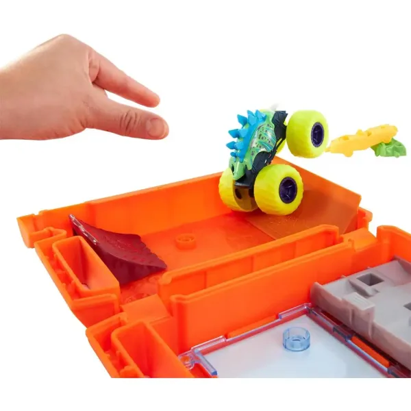 Hot Wheels Monster Trucks: Бензинова каничка комплект за игра - Mattel изображение 3