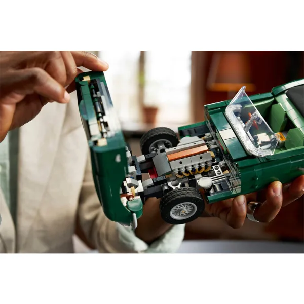 LEGO® Icons: Jaguar E-Type (11381) изображение 13