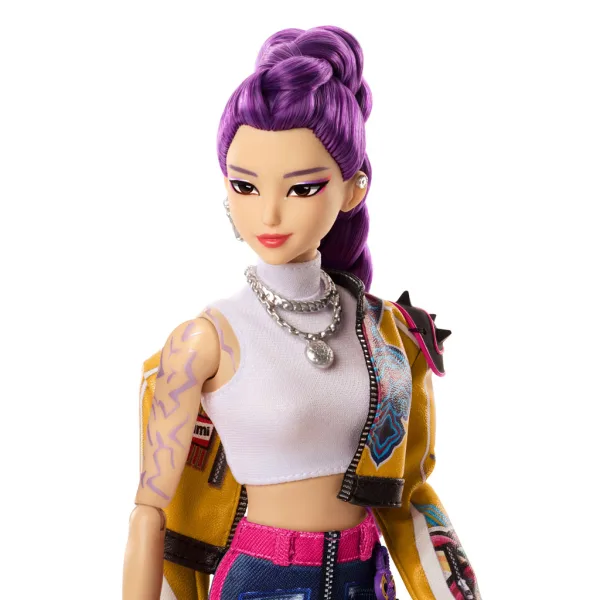 K-Pop Демоноловаци: Руми модна кукла с меч – Mattel изображение 4