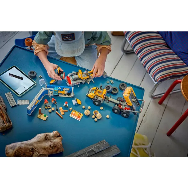 LEGO® City: Фронтален товарач и камион с платформа (60494) изображение 7