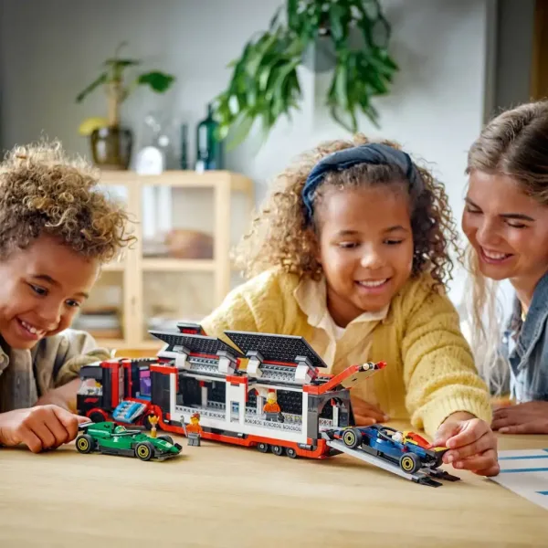 LEGO® City: F1® камион с RB20 и AMR24 F1® коли (60445) изображение 4
