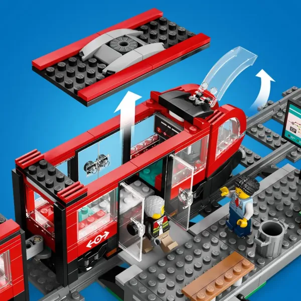 LEGO® City: Градски трамвай и спирка (60423) изображение 7