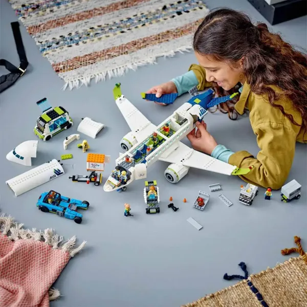 LEGO® City: Пътнически самолет (60367) изображение 9