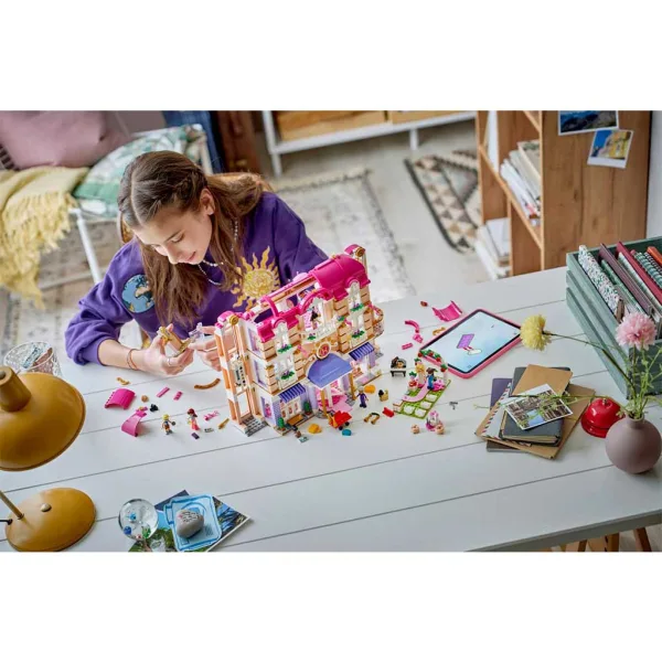LEGO® Friends: Гранд хотел Хартлейк Сити (42704) изображение 6