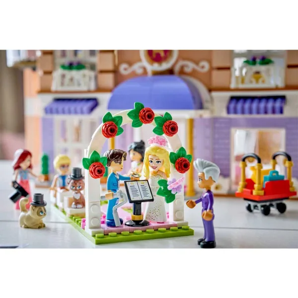LEGO® Friends: Гранд хотел Хартлейк Сити (42704) изображение 7