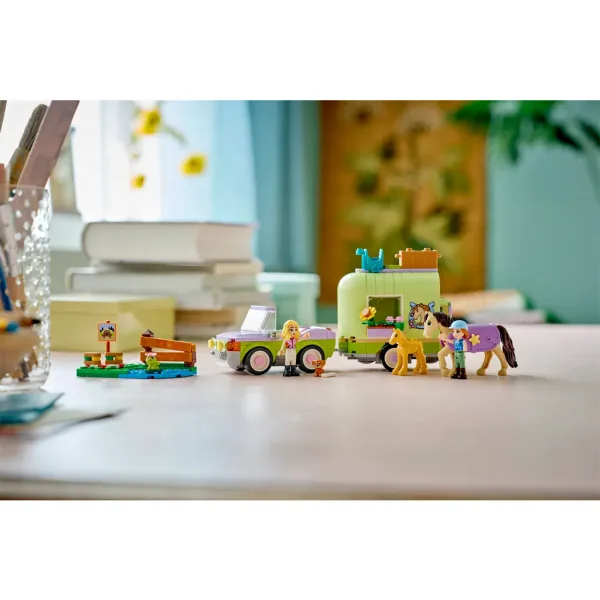LEGO® Friends: Прицеп за коне и кончета (42695) изображение 9