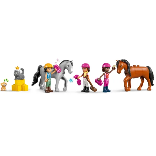 LEGO® Friends: Конюшня и училище по езда (42688) изображение 6