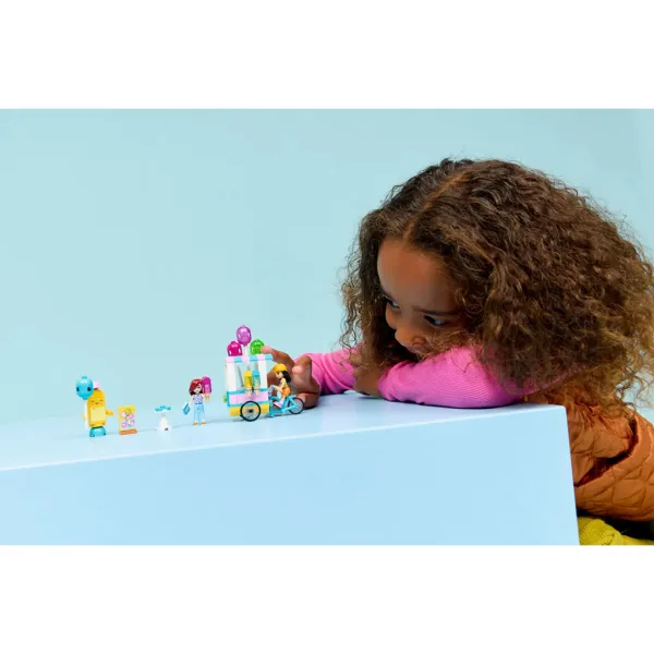 LEGO® Friends: Продавач на сладолед и балони (42692) изображение 7