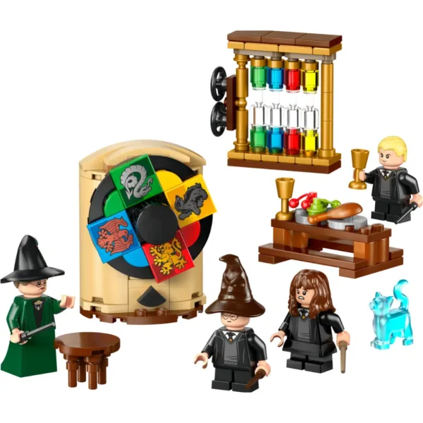 LEGO® Хари Потър: Хогуортс™ замък: Церемония по избора на Вълшебната шапка (76460) изображение 2
