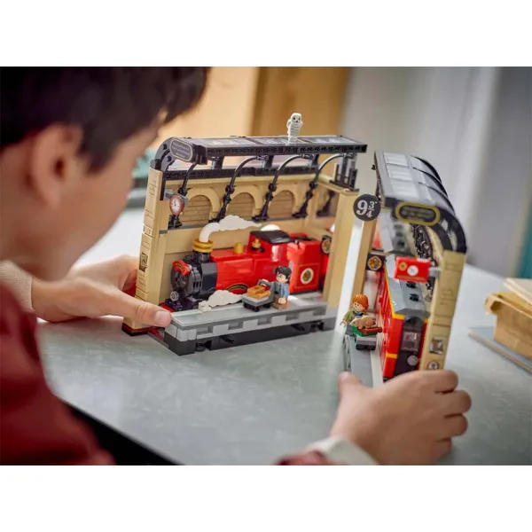 LEGO® Harry Potter: Книжно кътче: Роксфорт™ експрес (76450) изображение 8