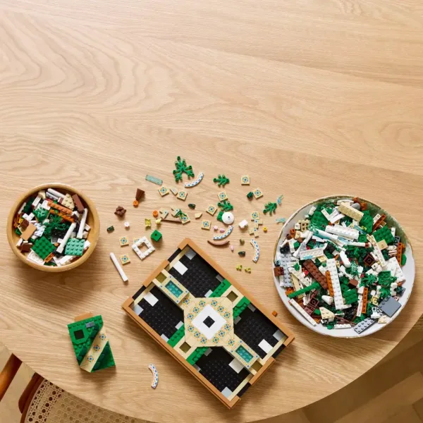 LEGO® Icons: Градина с фонтани (10359) изображение 3