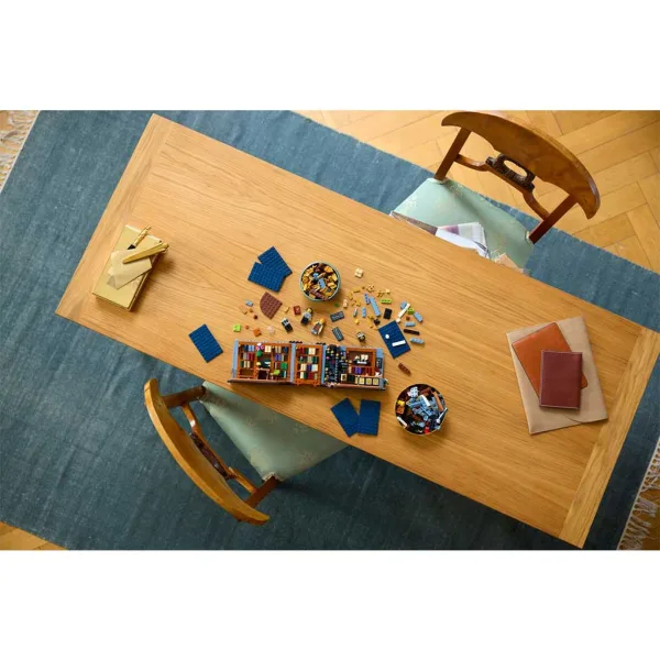 LEGO® Icons: Книжно кътче: Книжарница (11379) изображение 6