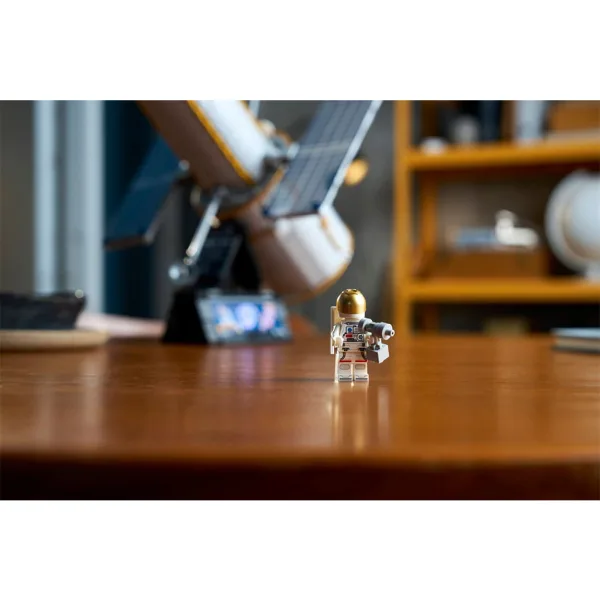 LEGO® Icons: Космически телескоп Хъбъл (11383) изображение 12