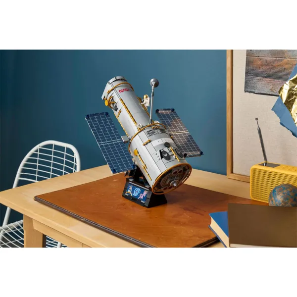 LEGO® Icons: Космически телескоп Хъбъл (11383) изображение 14