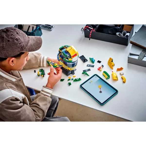 LEGO® Издания: Шлемът на Айртон Сена (43024) изображение 4
