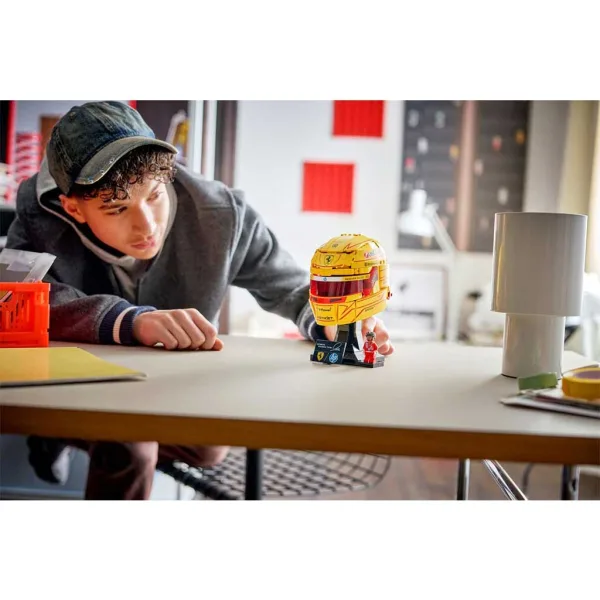 LEGO® Издания: Шлемът на Lewis Hamilton от Scuderia Ferrari (43022) изображение 4