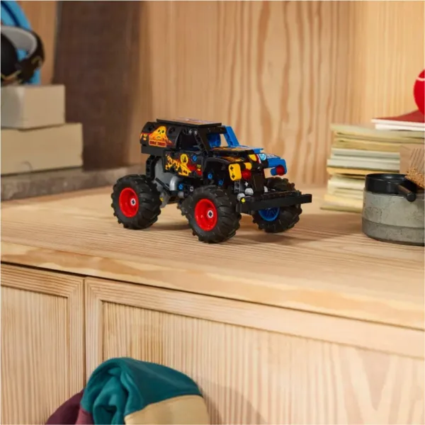 LEGO® Technic: Monster Jam™ Grave Digger™ огън и лед (42219) изображение 6