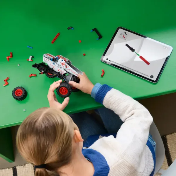 LEGO® Technic: Monster Jam™ ThunderROARus™ (42200) изображение 4