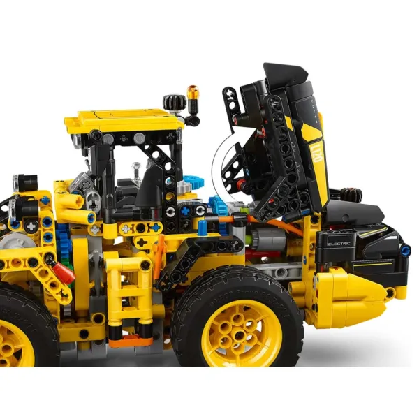 LEGO® Technic: Volvo L120 електрически колесен товарач (42209) изображение 5