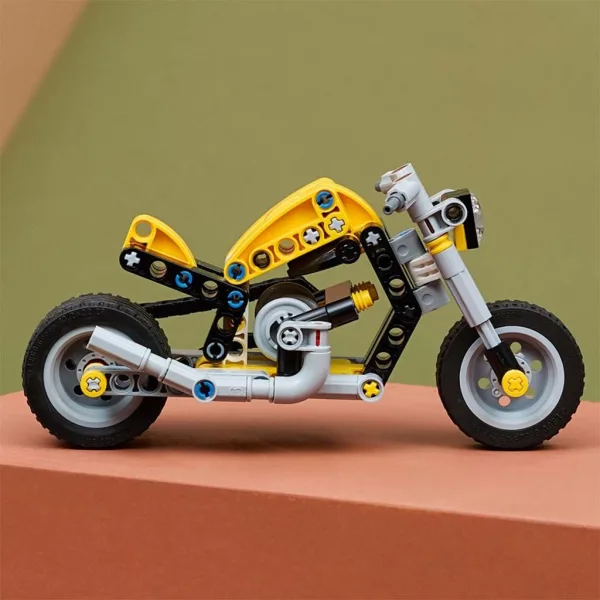 LEGO® Technic: Жълт мотоциклет (42225) изображение 5