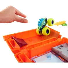 Hot Wheels Monster Trucks: Бензинова каничка комплект за игра - Mattel изображение 3