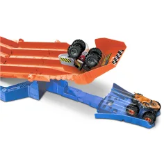 Hot Wheels Monster Trucks: Лов на писта с 2 малки коли - Mattel изображение 3