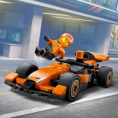 LEGO® City: F1® пилот с McLaren състезателен автомобил (60442) изображение 3