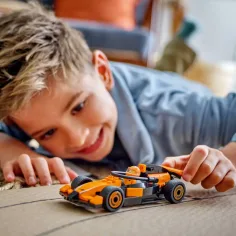 LEGO® City: F1® пилот с McLaren състезателен автомобил (60442) изображение 4