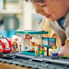LEGO® City: Градски трамвай и спирка (60423) изображение 6
