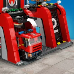 LEGO® City: Пожарна станция и пожарна кола (60414) изображение 3