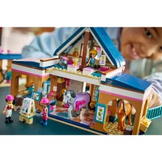 LEGO® Friends: Конюшня и училище по езда (42688) изображение 9