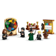 LEGO® Хари Потър: Хогуортс™ замък: Церемония по избора на Вълшебната шапка (76460) изображение 3